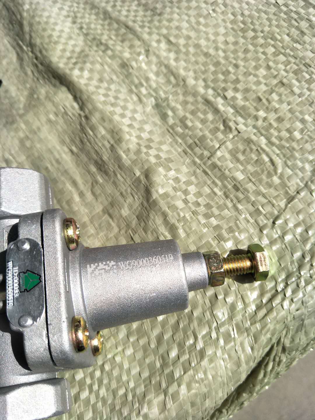 Sinotruk HOWO Overflow Valve 